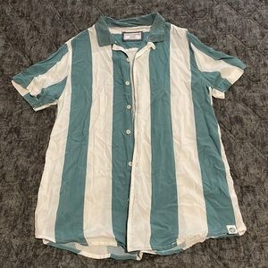 Men’s button up short sleeve
